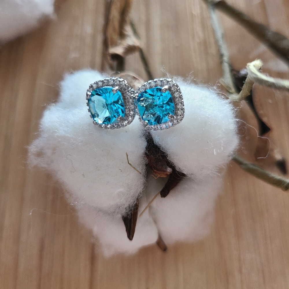GORGEOUS!!! Aquamarine Halo cut CZ earrings in SILVER - Picture 9 of 11